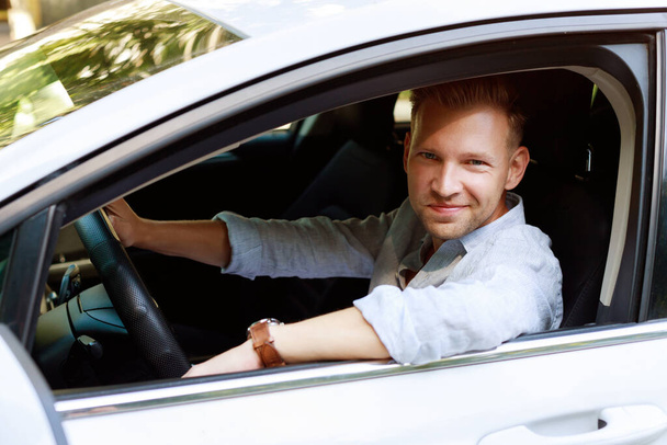 portrait of an attractive 30 year old man in a car - Zdjęcie, obraz