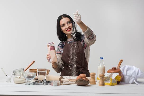 Woman preparing  cookies or pie - Foto, imagen