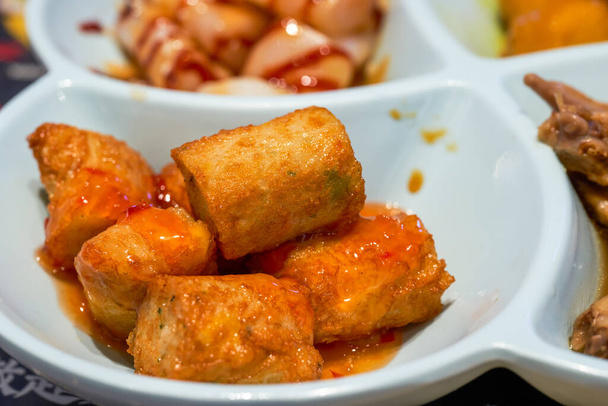 A delicious Hong Kong-style tea restaurant dish, fried shrimp sticks - 写真・画像