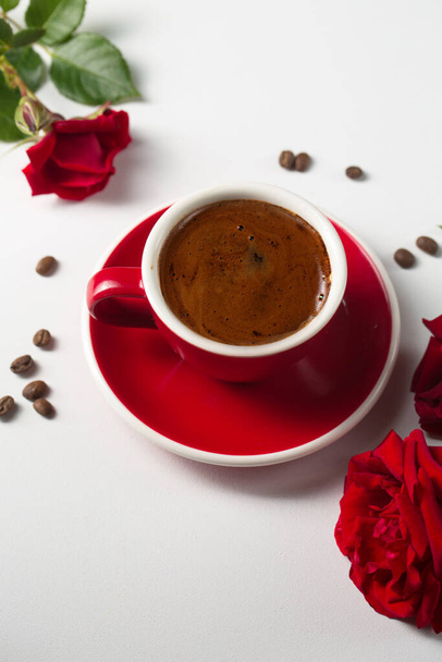 A cup of espresso with red roses - Zdjęcie, obraz