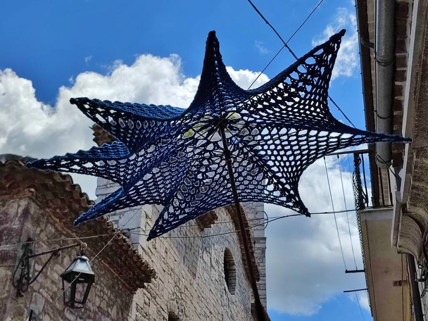 Oratino, Molise, Italy - July 13, 2022: Crochet umbrellas in the alleys of the historic center - Photo, Image