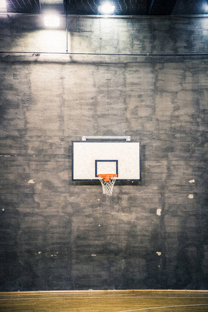 basketball hoop on a vintage concrete wall - Fotoğraf, Görsel