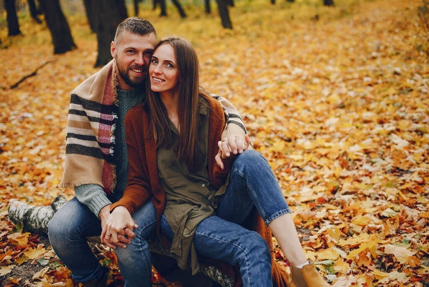 Couple in a park. Woman in a brown sweater. Man with a beard - Foto, immagini
