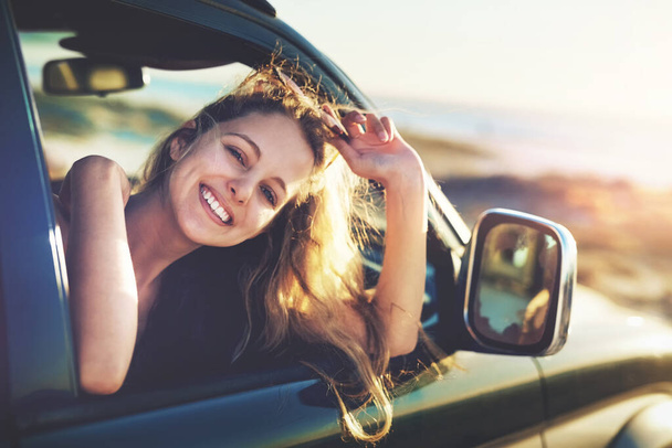 I had to leave home to find myself. Cropped portrait of an attractive young woman on a roadtrip - 写真・画像