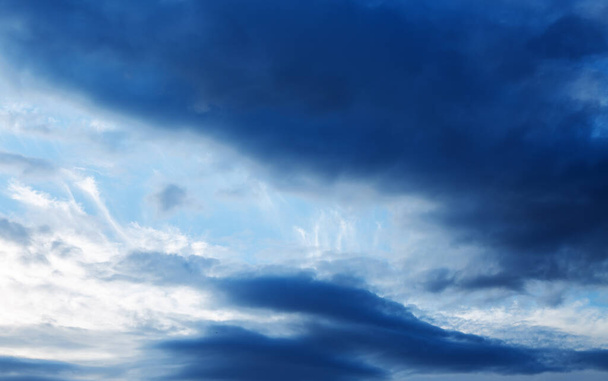 Hermoso azul cielo nublado fondo
 - Foto, imagen