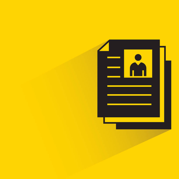 pila de icono de documento de solicitud de trabajo sobre fondo amarillo - Vector, imagen