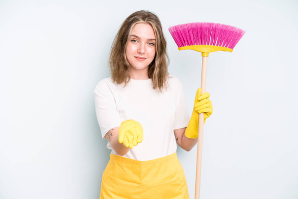 caucasian pretty woman smiling happily with friendly and  offering and showing a concept. housekeeper cleaning concept - Foto, Imagem