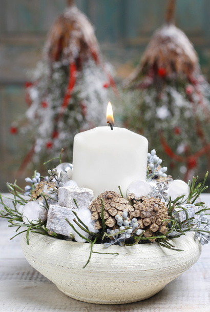 Christmas decoration with candle and cones - Foto, afbeelding