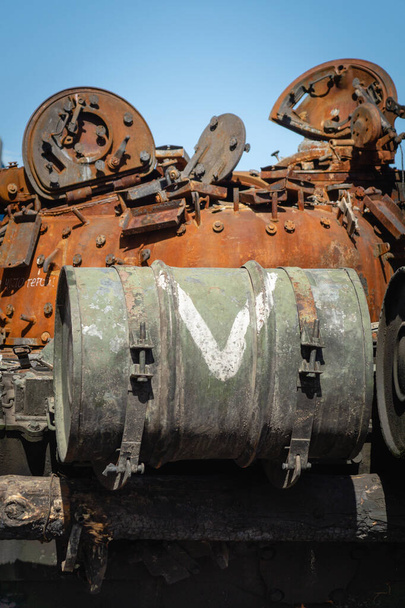 The back of a Russian tank that was burned in the battle in Ukraine. - Fotografie, Obrázek