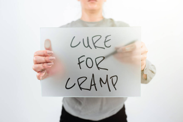 Testo calligrafia Cure For Cramp, Concetto che significa Trattamento medico buona cura contro alcuni tipi di dolori - Foto, immagini