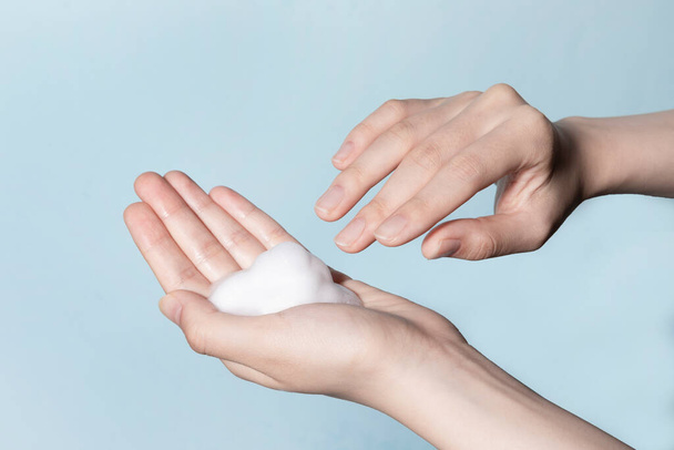 beauty hands motion series_foam cleanser bubble - Fotografie, Obrázek