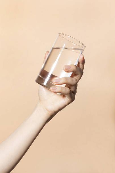 beauty hands motion series_holding water cup - Foto, Bild