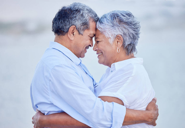 Travel couple giving hug on beach in nature, man and woman with smile on ocean holiday vacation in retirement and happy senior people with smile by sea in summer. Husband and wife in happiness. - Foto, imagen