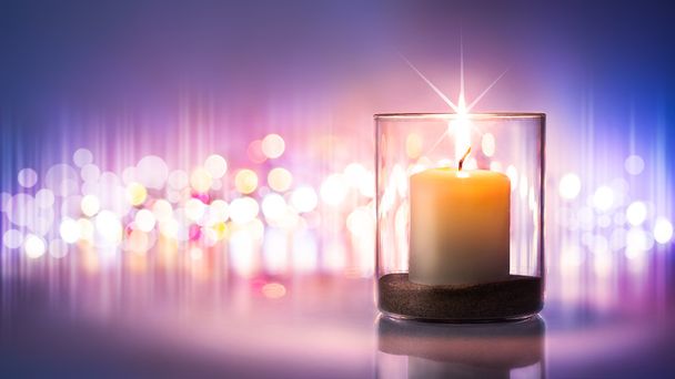 Noite romântica com luz de velas e bokeh background.New ano ou romântico dia dos namorados
 - Foto, Imagem