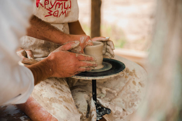 Modeling pottery on the machine. Festival of Ukrainian culture. Cherkasy, Ukraine August 1, 2019. - Foto, Imagem