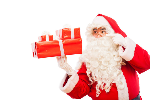Санта-Клаус с подарками изолированы на белом, с копировальным пространством
 - Фото, изображение