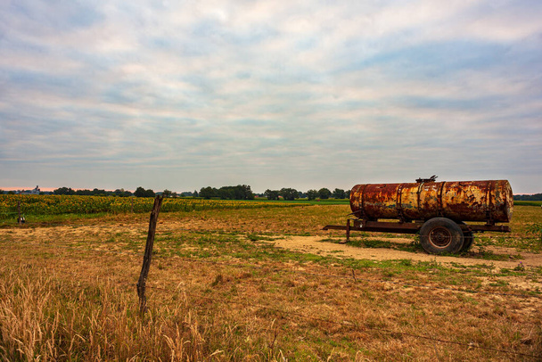 Rusty trailer tank in the French countryside at the summer season - Zdjęcie, obraz