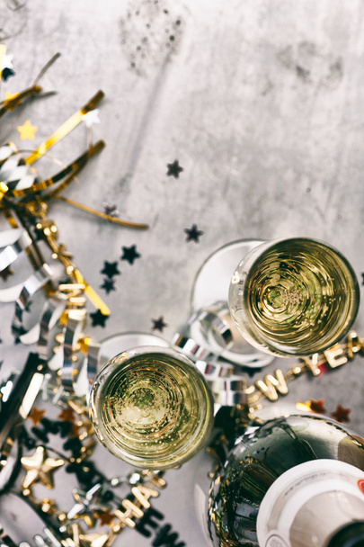 NYE: Champagne To Celebrate New Year On Grunge Background - 写真・画像