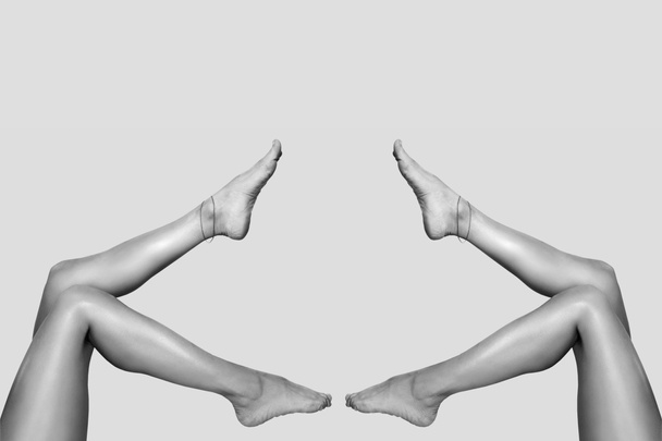 Дві красиві, гладкі жіночі ноги після лазерної епіляції. Лікування, концепція технології
 - Фото, зображення