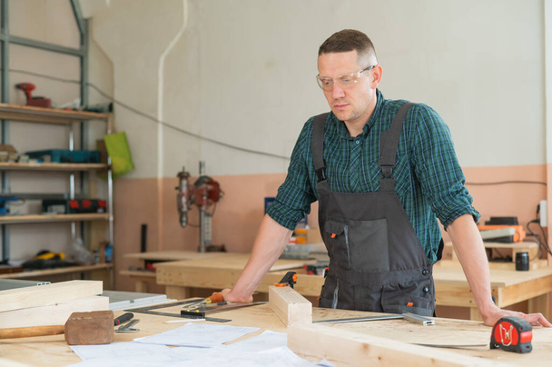 Portrait of a handsome male carpenter in the workshop - Φωτογραφία, εικόνα