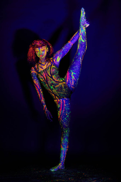 Colour me beautiful. Full length shot of a young woman posing with neon paint on her face - Foto, Imagem