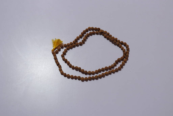 Japa mala or Prayer beads made from the seeds of the rudraksha tree - Foto, afbeelding