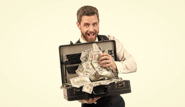 glücklicher Mann halten Fall mit Geld isoliert auf weißem Hintergrund, Bestechung. - Foto, Bild