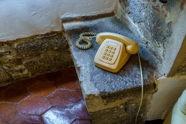 Table fixed telephone of the 80's in Spain with key dialing. Obsolete technology - Foto, Imagem