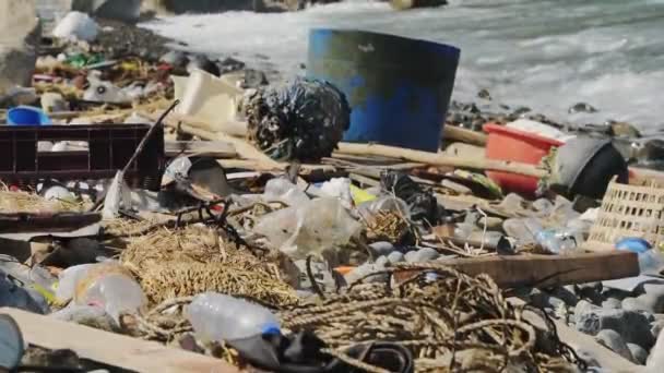 Garbage On The Rocky Shoreline Of Hongkong Beach Under The Summer Weather. -medium shot - Πλάνα, βίντεο