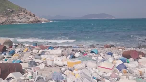 Environmental impact of Beach covered in plastic and rubbish in Hong Kong. Aerial drone view - Πλάνα, βίντεο