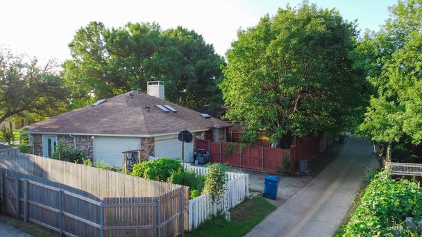 Aerial view back alley of residential neighborhood with backyard garden near Dallas, Texas, America. Homegrown organic foods at homestead residential houses, self sufficient - 写真・画像
