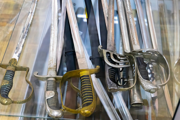 jílce některých rapírových mečů ze 16. a 17. století - Fotografie, Obrázek