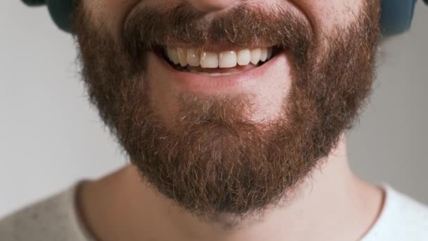 Close up footage of bearded mans mouth smiling. - Filmagem, Vídeo
