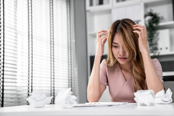 A competent female employee who has become completely exhausted as a result of overburdened work. Concept of unhealthy life as an office worker, office syndrome. - Foto, Imagen
