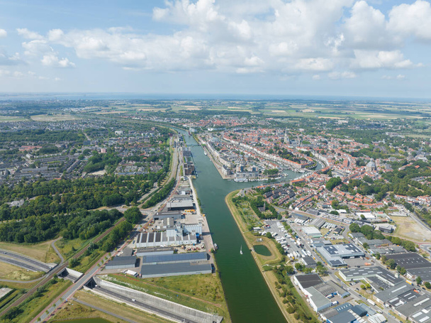 Middelburg is the capital city in the Dutch province of Zeeland on the former island Walcheren. urban skyline and city overview. - Foto, Imagen