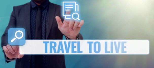 Inspiration showing sign Travel To Live, Business showcase Αποκτήστε γνώσεις και συναρπαστικές περιπέτειες πηγαίνοντας σε ταξίδια Επιχειρηματίας με κοστούμι κρατώντας ανοιχτή παλάμη που συμβολίζει την επιτυχημένη ομαδική εργασία. - Φωτογραφία, εικόνα