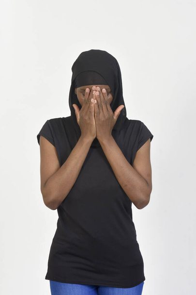 woman cover his face with hands - Foto, afbeelding