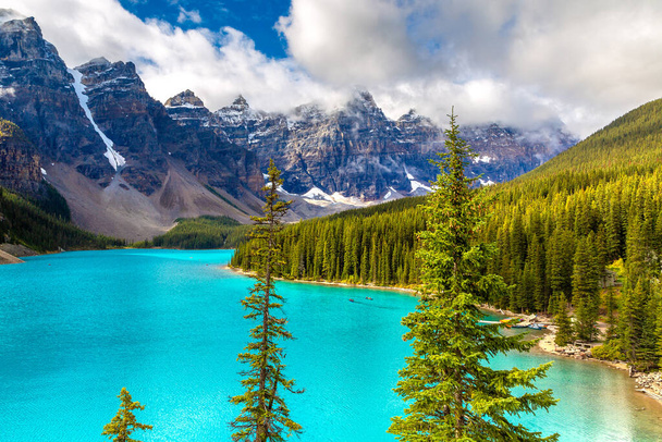Panoramic view of Lake Moraine, Banff National Park Of Canada - Foto, afbeelding