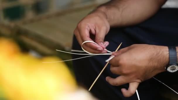 Ręcznie robione wyroby koszykarskie rzemieślnicze - Materiał filmowy, wideo