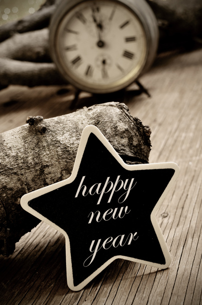 Frohes neues Jahr, geschrieben in einer sternförmigen Tafel, in Sepiatonne - Foto, Bild