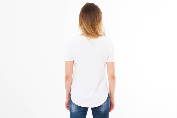 バックビュー女の子で空のポロシャツ背景上ホワイトコピースペース - 写真・画像