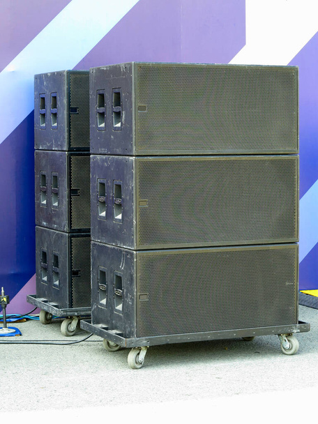 Two old industrial powerful stage sound speakers - Foto, Imagem