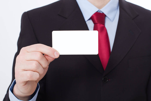Шаблон и бланк визитной карточки в руке человека. Селективный фокус - Фото, изображение