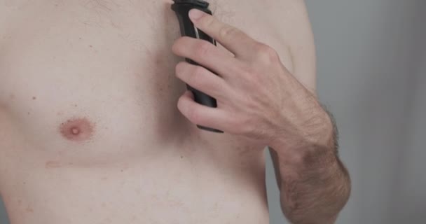 Metrosexual shaves his chest. A man takes care of himself, male beauty. Close-up, side view. High quality 4k footage - Filmmaterial, Video