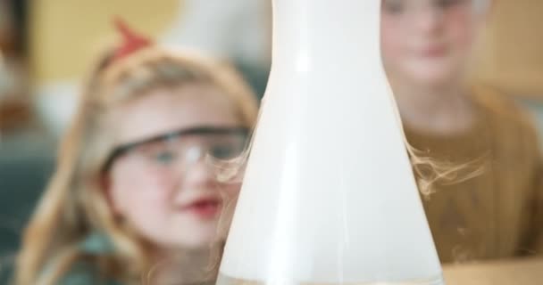 Kids learning, science research and school education chemistry experiment with smoke. Knowledge and development growth of student children in a class with a chemical and physics test with students. - Imágenes, Vídeo