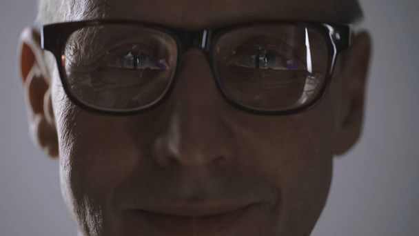 close up view of cheerful middle aged man in eyeglasses looking at camera isolated on grey - Foto, Imagem