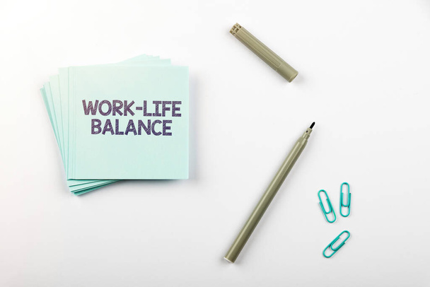 Wyświetlacz koncepcyjny Work Life Balance, Internet Concept Podział czasu między pracą lub rodziną a czasem wolnym - Zdjęcie, obraz