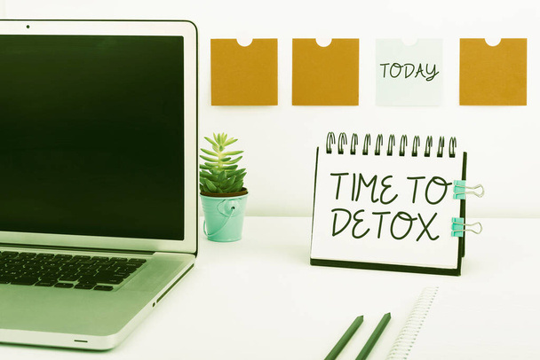 Writing displaying text Time To Detox, Word Written on Moment for Diet Nutrition Nutrition health Addiction treatment Καθαρίστε ζεύγη κενών εγγράφων Εμφάνιση σχεδίων και στρατηγικών για την πρόοδο. - Φωτογραφία, εικόνα