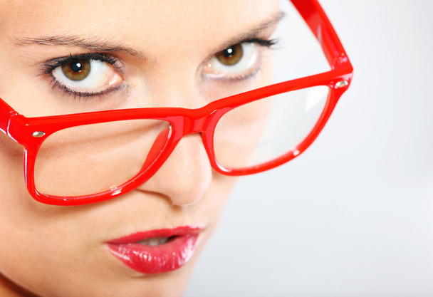 žena v červené brýle - Fotografie, Obrázek