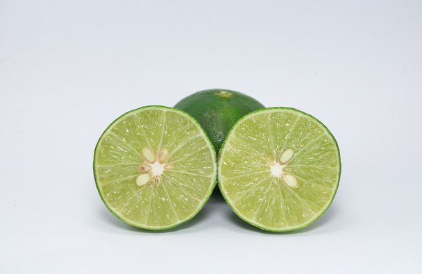 лимон, нарізаний навпіл
 - Фото, зображення